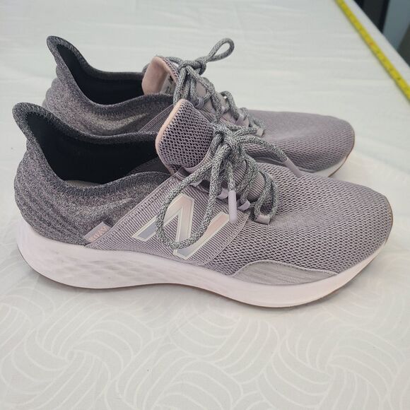 New Balance Shoes Womens Fresh Foam Roav Running Sneakers Gray LowSize 8.5 - Picture 1 of 6